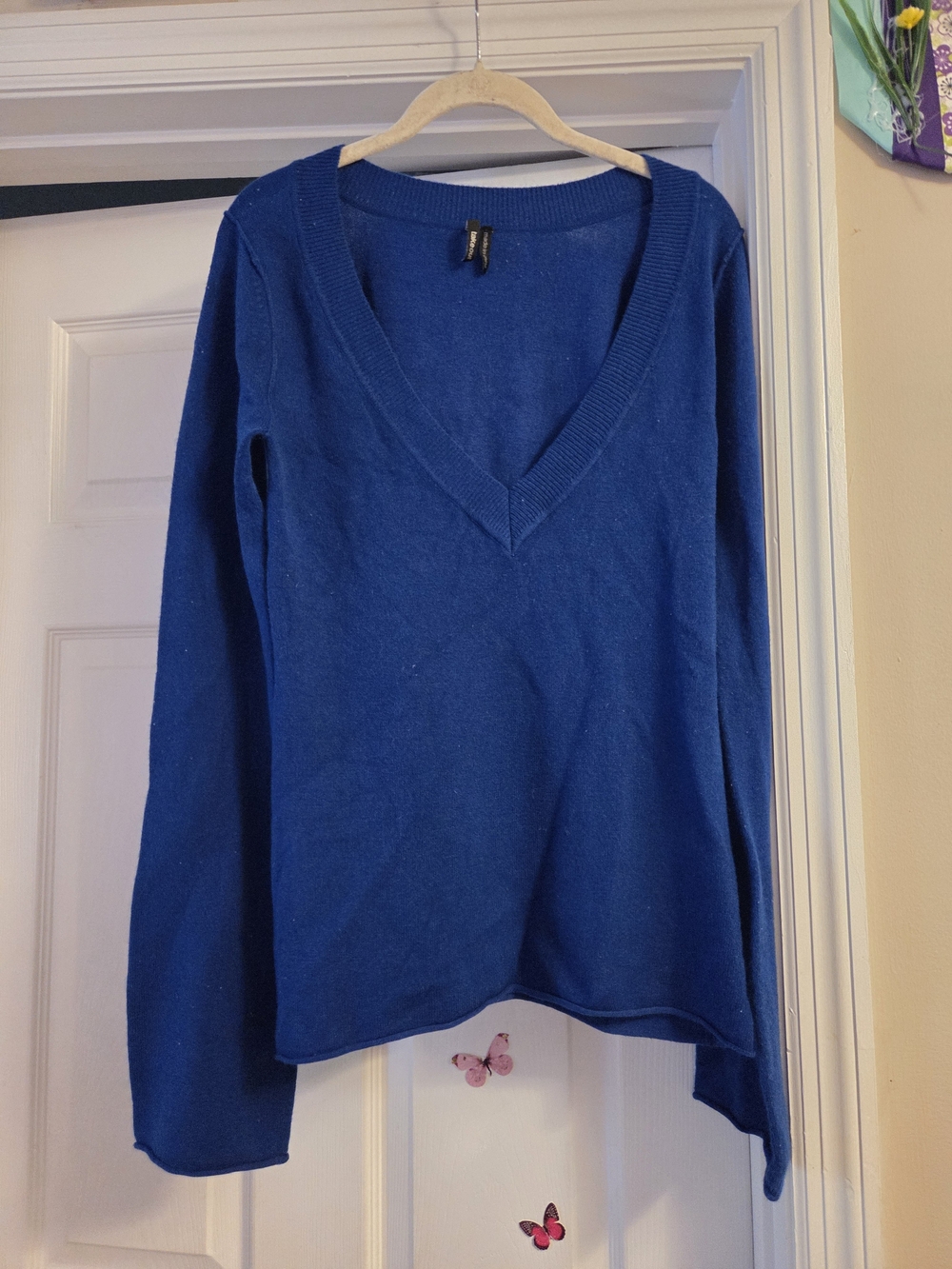 Large L bright blue deep v neckline sweater by takeout some lint see pics